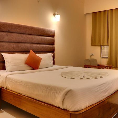 Hotel Earl Grey Jorhāt Екстериор снимка