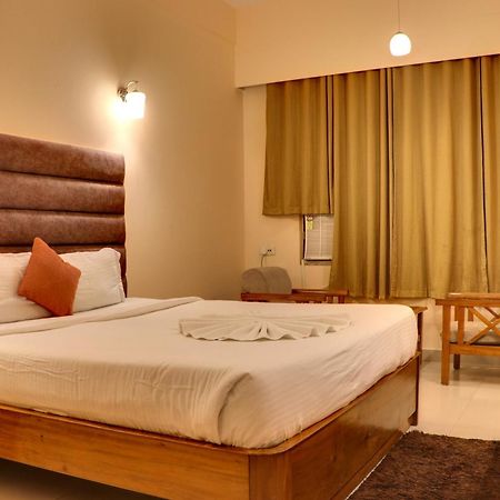 Hotel Earl Grey Jorhāt Екстериор снимка