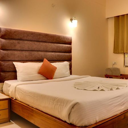 Hotel Earl Grey Jorhāt Екстериор снимка