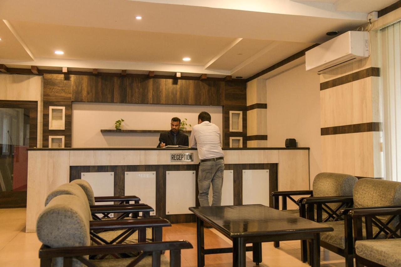 Hotel Earl Grey Jorhāt Екстериор снимка
