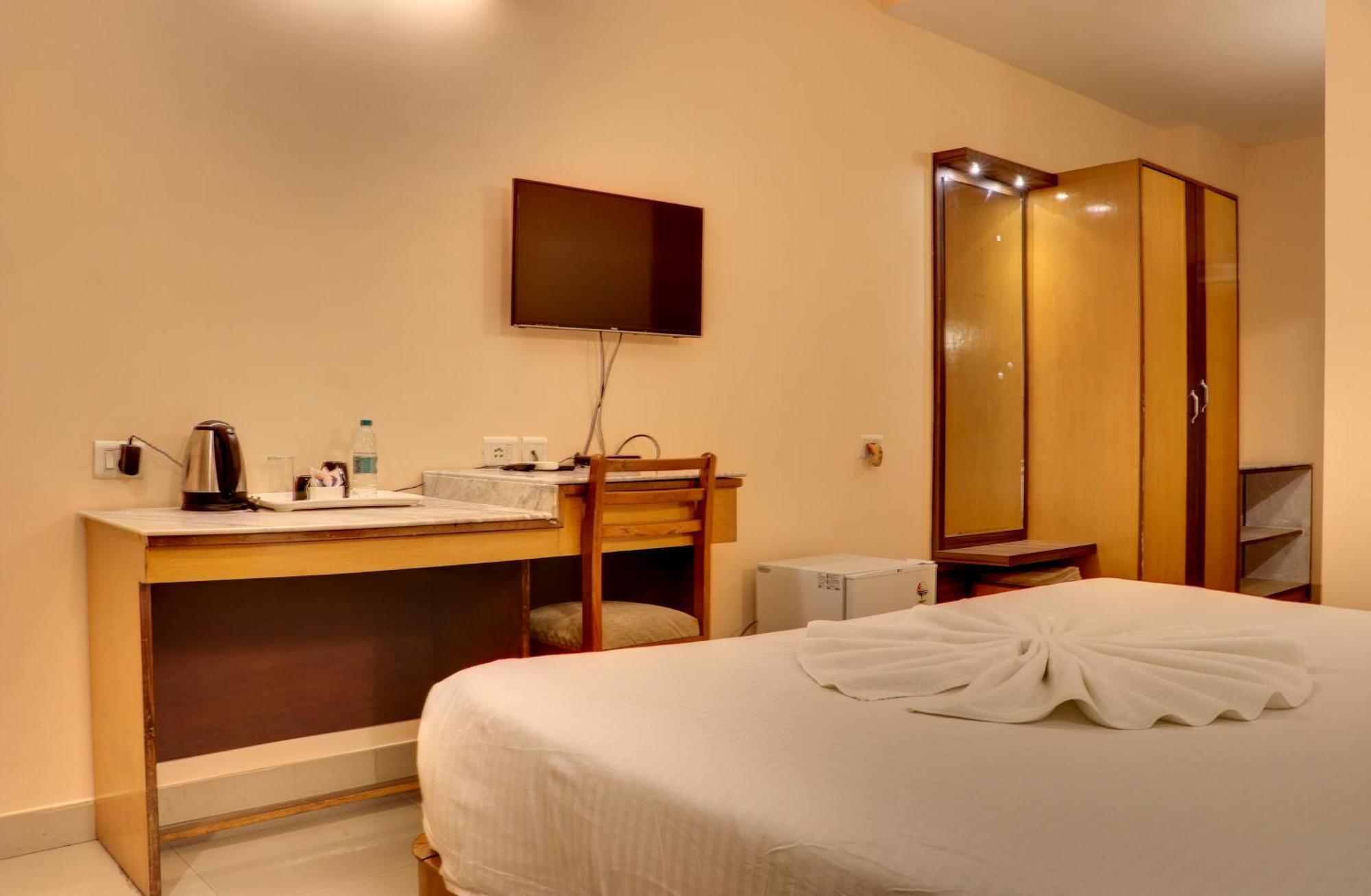 Hotel Earl Grey Jorhāt Екстериор снимка