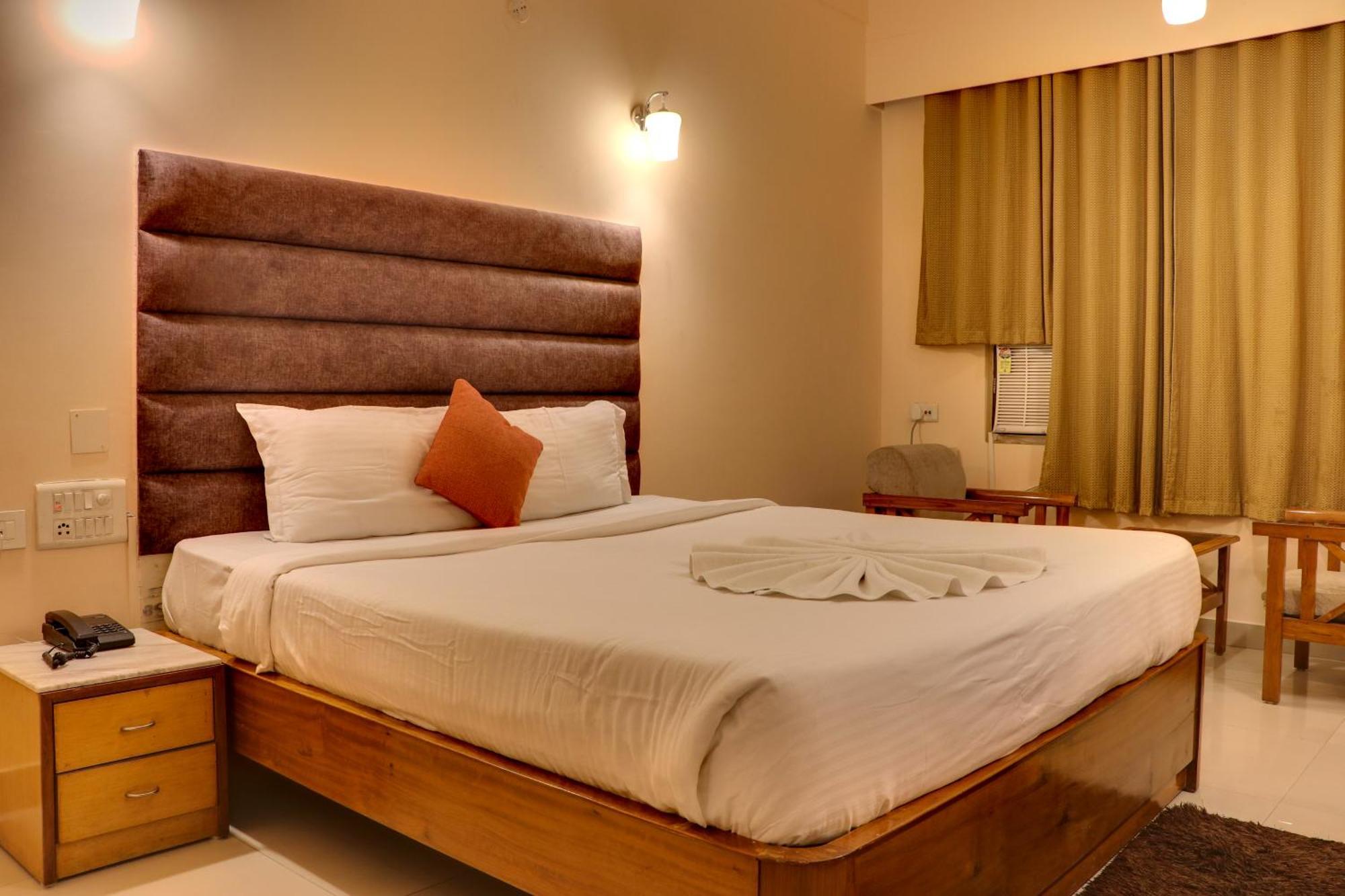 Hotel Earl Grey Jorhāt Екстериор снимка