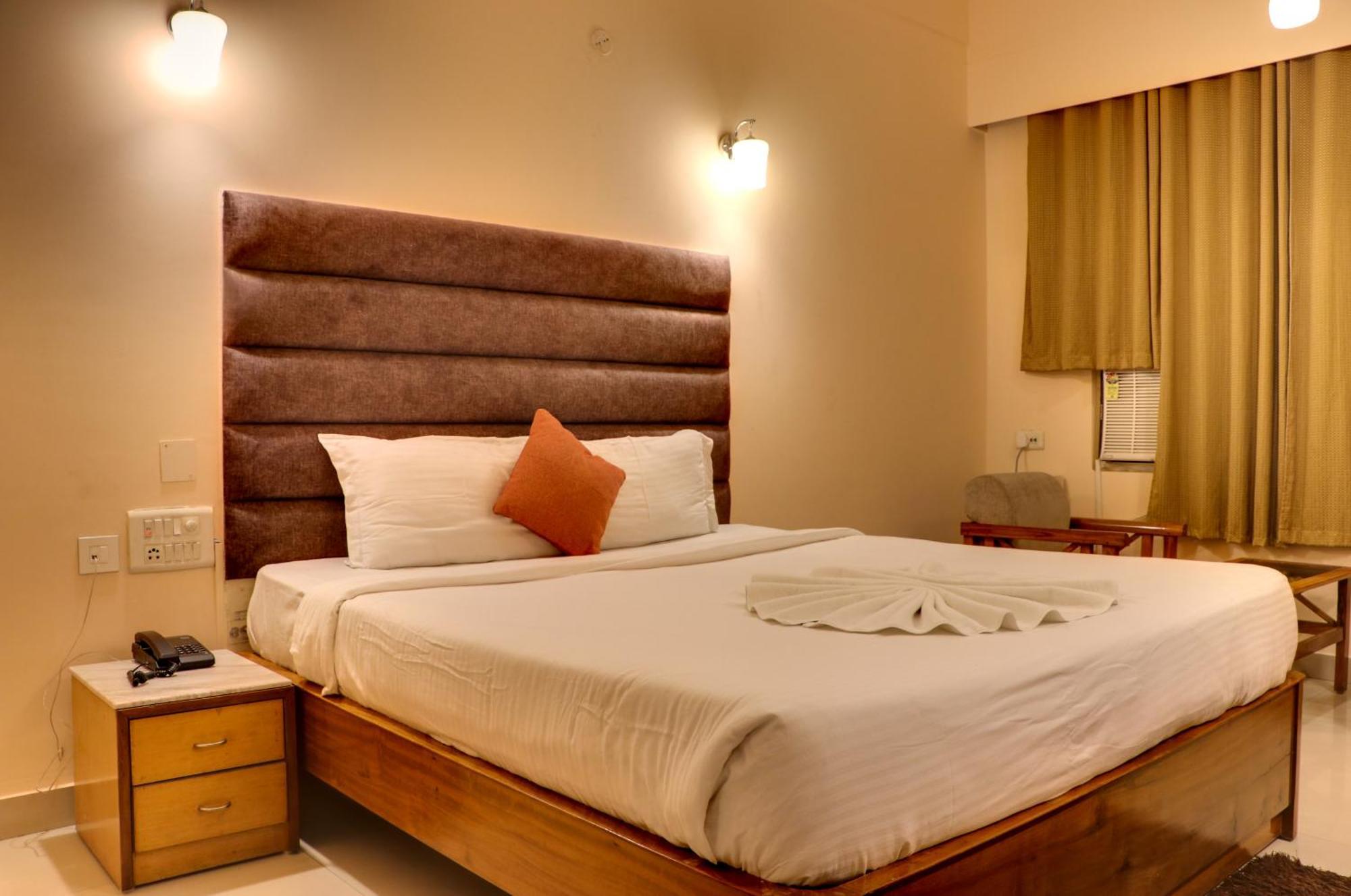 Hotel Earl Grey Jorhāt Екстериор снимка