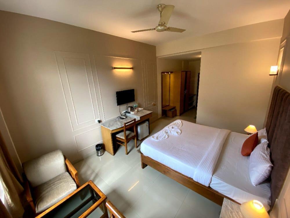 Hotel Earl Grey Jorhāt Екстериор снимка