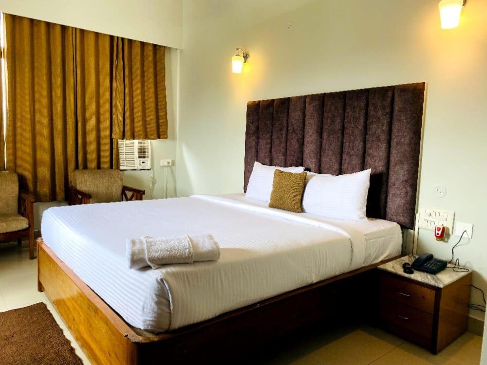 Hotel Earl Grey Jorhāt Екстериор снимка