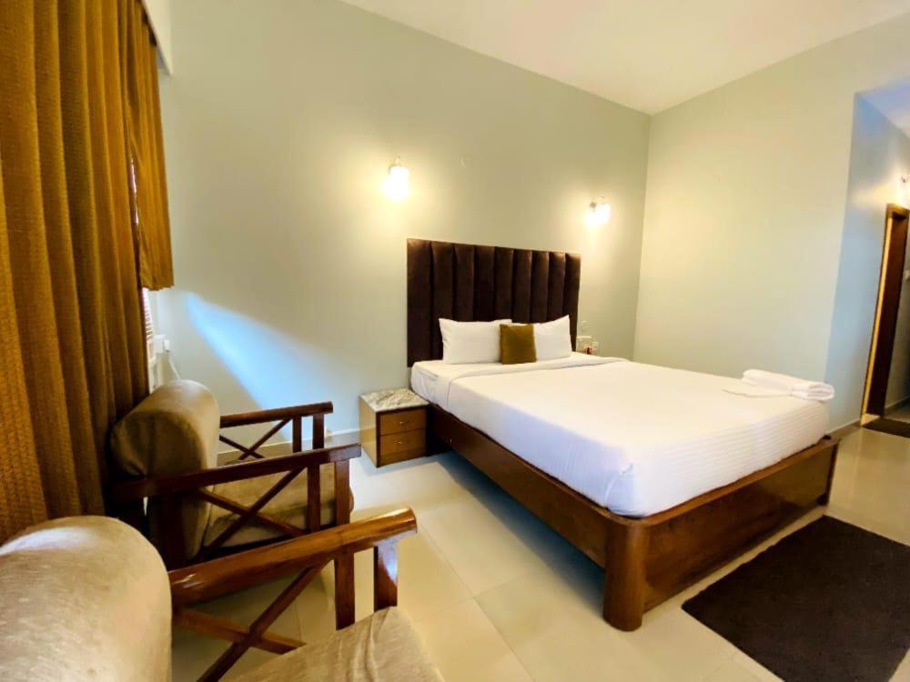 Hotel Earl Grey Jorhāt Екстериор снимка