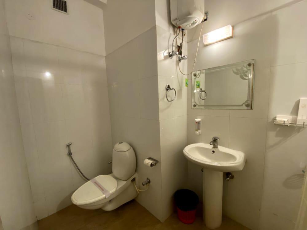 Hotel Earl Grey Jorhāt Екстериор снимка